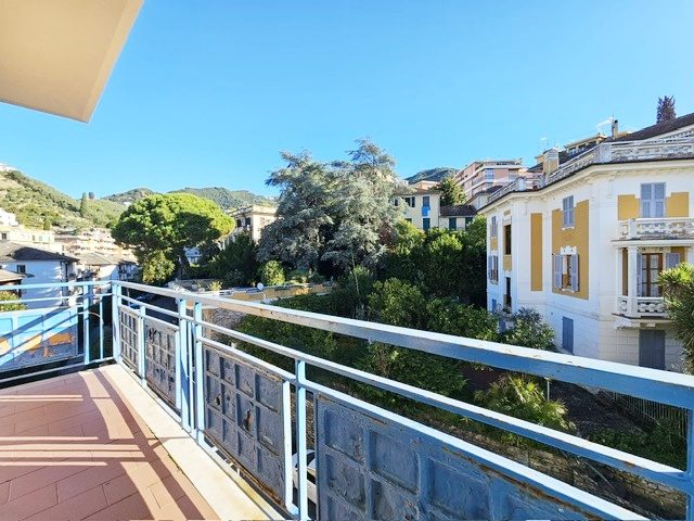 Quadrilocale adiacente mare