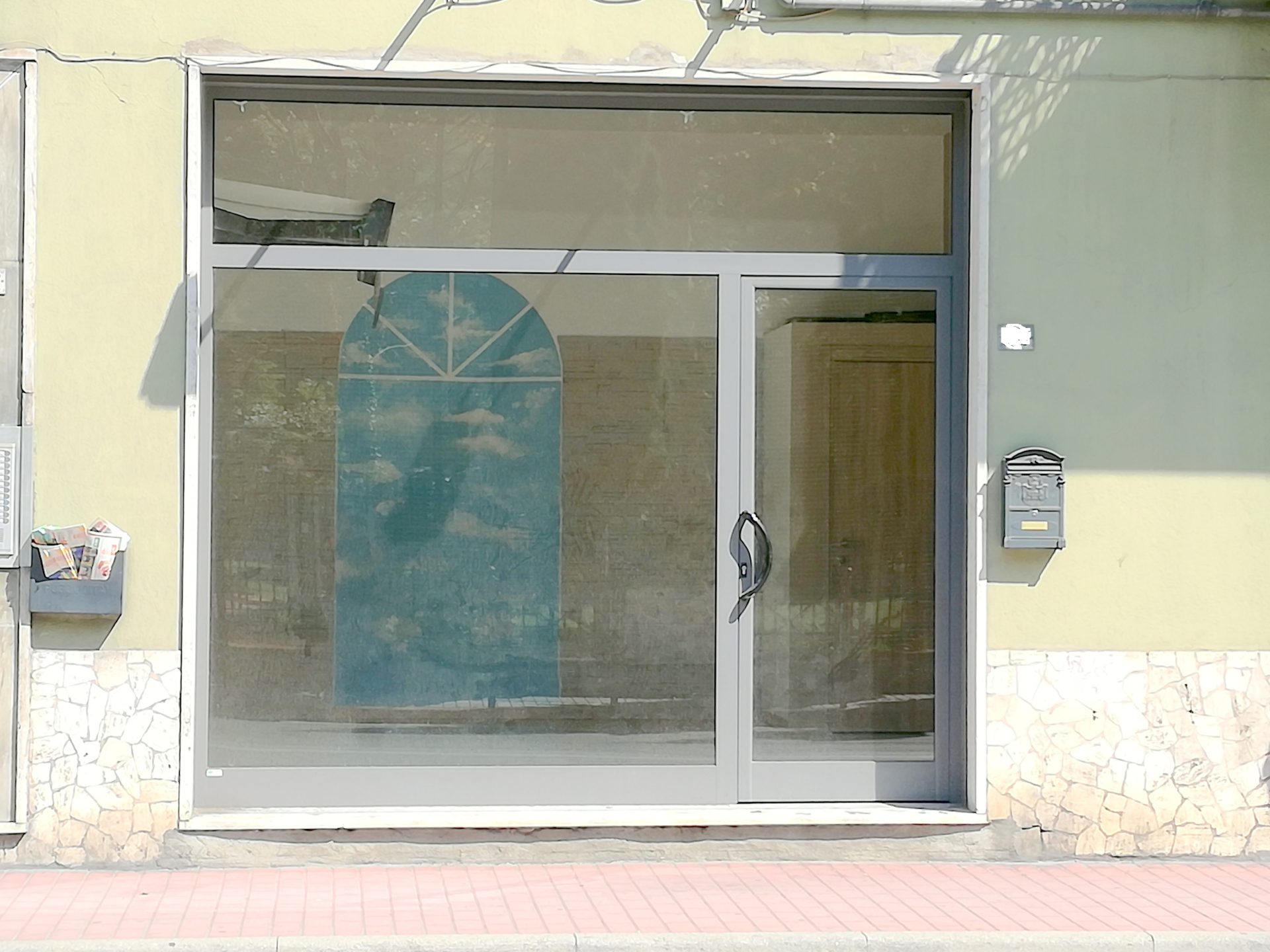 Locale commerciale con bagno